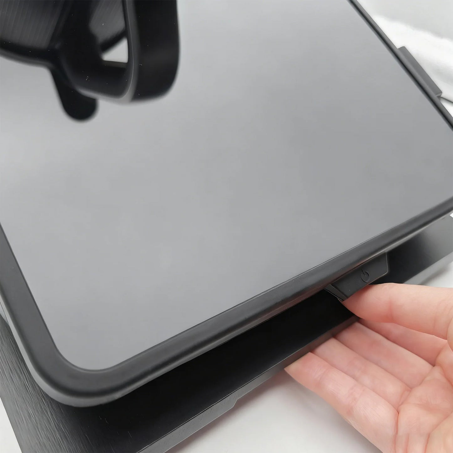 Plateau coulissant à roulettes pour Thermomix TM7 : base antidérapante avec encoche pour les doigts et base en caoutchouc stable, protège le TM7 et les plans de travail.