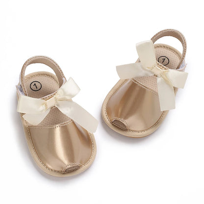 Sandales décontractées d’été avec thème doré chaussures de bébé fille à la mode, chaussures de marche confortables antidérapantes pour bébé.