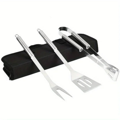 Ensemble d'ustensiles de barbecue portables avec sac, comprenant fourchettes, pinces, pelles et autres accessoires en acier inoxydable pour le camping et la cuisine.
