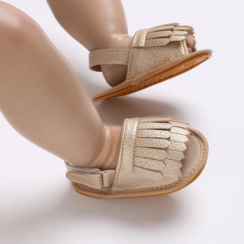 Sandales décontractées d’été avec thème doré chaussures de bébé fille à la mode, chaussures de marche confortables antidérapantes pour bébé.