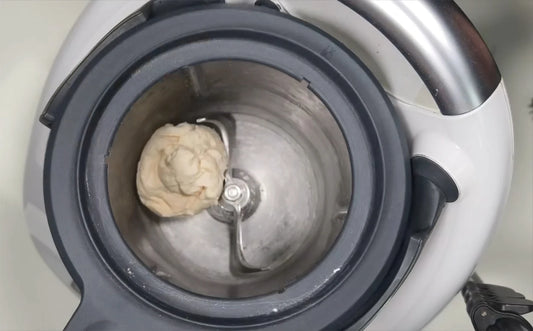 Pétrisseur universel pour Thermomix TM6, TM5 et TM7 : mélangez la farine, lissez la pâte et formez des pâtes.