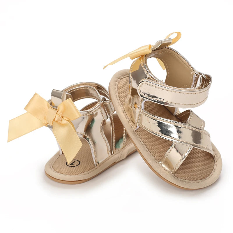 Sandales décontractées d’été avec thème doré chaussures de bébé fille à la mode, chaussures de marche confortables antidérapantes pour bébé.