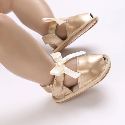 Sandales décontractées d’été avec thème doré chaussures de bébé fille à la mode, chaussures de marche confortables antidérapantes pour bébé.
