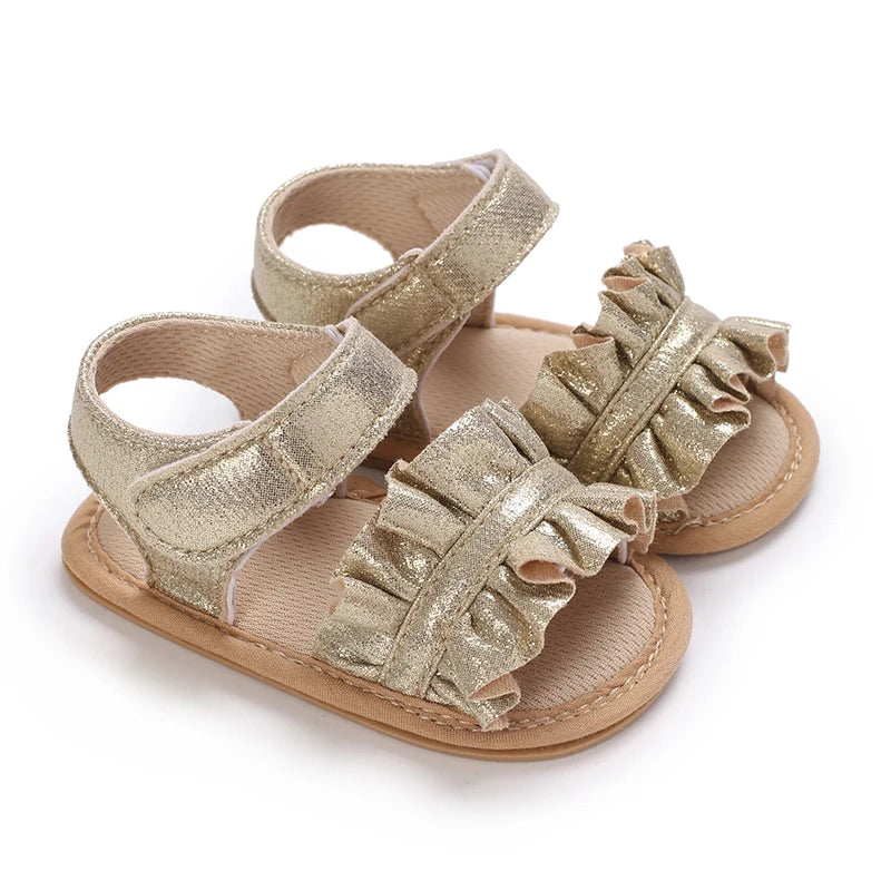 Sandales décontractées d’été avec thème doré chaussures de bébé fille à la mode, chaussures de marche confortables antidérapantes pour bébé.