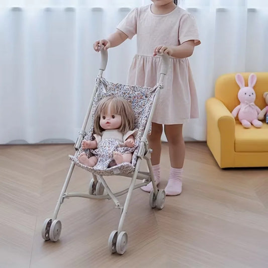 Poussette pliable de haute qualité pour poupée avec motif de fleurs.