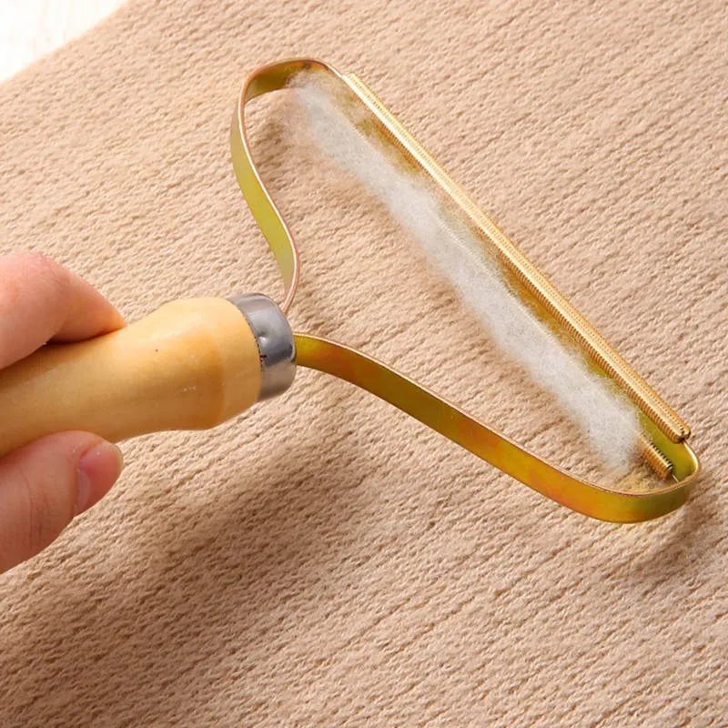 Brosse anti-poils portable pour tapis, laine, manteaux et vêtements.